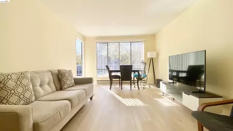 2 Commodore Dr #D273, Emeryville, CA 94608