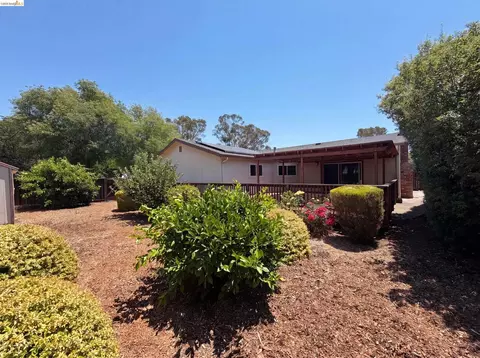 Exterior - 1091 Fox Meadow Way, Concord, CA 94518 photo 3 of 13