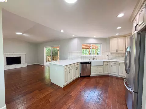 Kitchen - 1091 Fox Meadow Way, Concord, CA 94518 photo 4 of 5