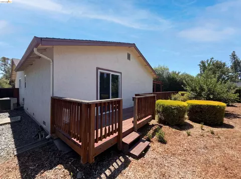 Exterior - 1091 Fox Meadow Way, Concord, CA 94518 photo 4 of 13
