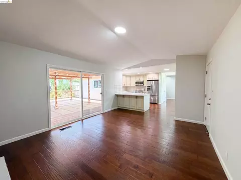 Living - 1091 Fox Meadow Way, Concord, CA 94518 photo 11 of 14
