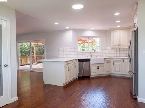 Kitchen - 1091 Fox Meadow Way, Concord, CA 94518 photo 3 of 5