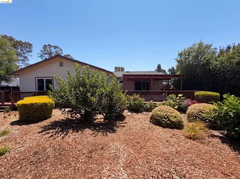 Exterior - 1091 Fox Meadow Way, Concord, CA 94518 photo 2 of 13