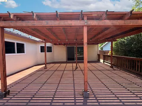 Exterior - 1091 Fox Meadow Way, Concord, CA 94518 photo 6 of 13