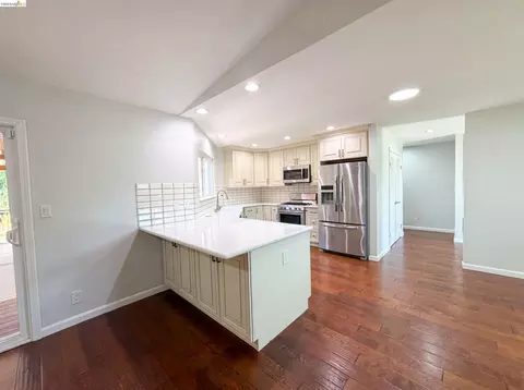 Kitchen - 1091 Fox Meadow Way, Concord, CA 94518 photo 2 of 5