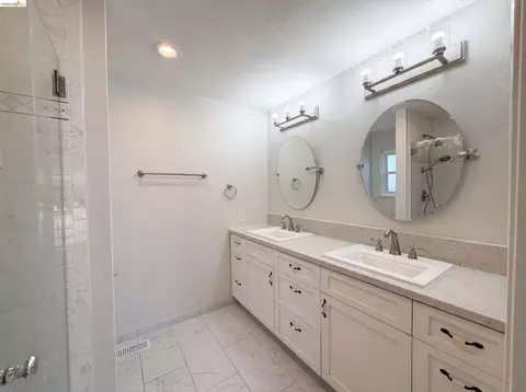 Bath - 1091 Fox Meadow Way, Concord, CA 94518 photo 3 of 6