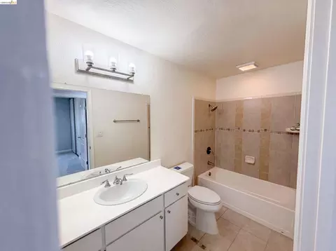 Bath - 1091 Fox Meadow Way, Concord, CA 94518 photo 2 of 6