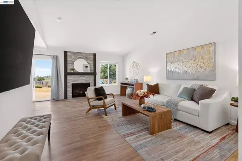 295 Iris Rd, Hercules, CA 94547 photo 2