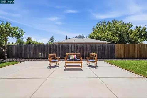 Exterior - 3998 Salem St, Concord, CA 94521 photo 7 of 13