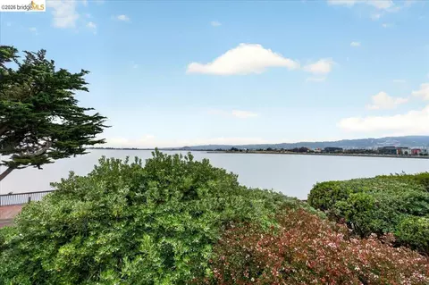 6 Captain Dr #236, Emeryville, CA 94608