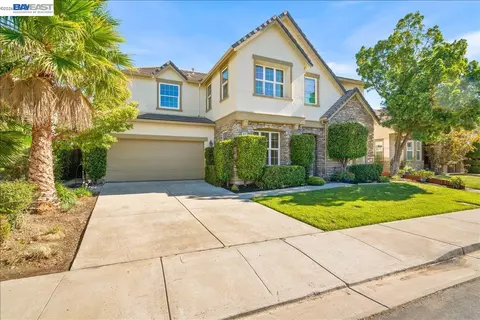 Exterior - 1461 Biarritz St, Tracy, CA 95304 photo 4 of 13