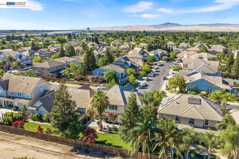 View/Area - 1461 Biarritz St, Tracy, CA 95304 photo 5 of 6