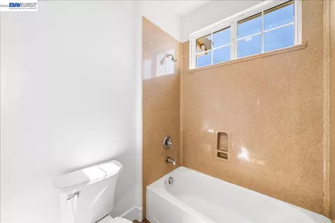 Bath - 1461 Biarritz St, Tracy, CA 95304 photo 4 of 4