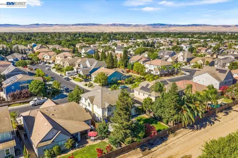 View/Area - 1461 Biarritz St, Tracy, CA 95304 photo 4 of 6