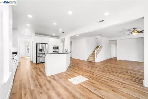 Entry Way - 1461 Biarritz St, Tracy, CA 95304 photo 4 of 12