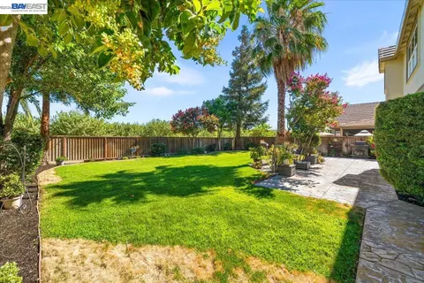 Exterior - 1461 Biarritz St, Tracy, CA 95304 photo 11 of 13