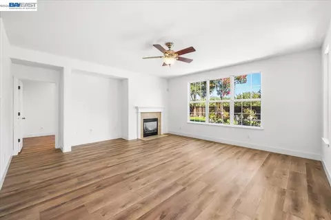 Living - 1461 Biarritz St, Tracy, CA 95304 photo 3 of 6