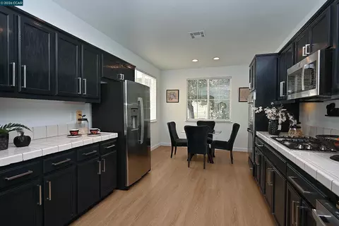 Kitchen - 104 Johnson Ln, Martinez, CA 94553 photo 9 of 10