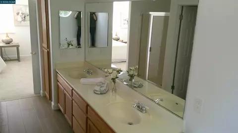 Bath - 104 Johnson Ln, Martinez, CA 94553 photo 6 of 11