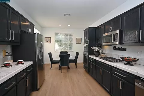 Kitchen - 104 Johnson Ln, Martinez, CA 94553 photo 8 of 10