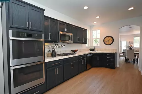 Kitchen - 104 Johnson Ln, Martinez, CA 94553 photo 5 of 10