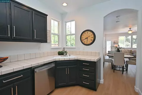 Kitchen - 104 Johnson Ln, Martinez, CA 94553 photo 6 of 10