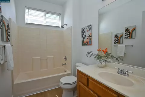 Bath - 104 Johnson Ln, Martinez, CA 94553 photo 10 of 11