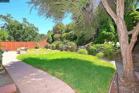 Exterior - 104 Johnson Ln, Martinez, CA 94553 photo 4 of 19