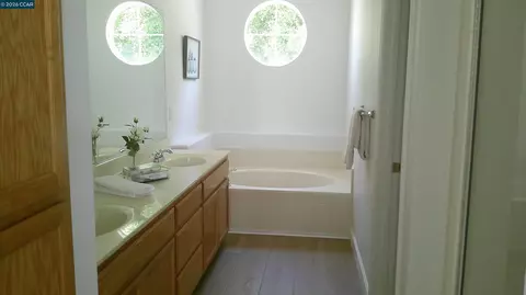 Bath - 104 Johnson Ln, Martinez, CA 94553 photo 5 of 11