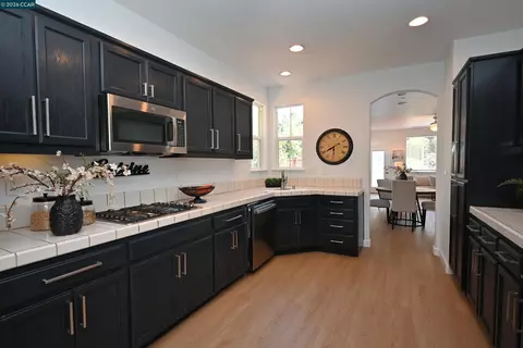 Kitchen - 104 Johnson Ln, Martinez, CA 94553 photo 7 of 10