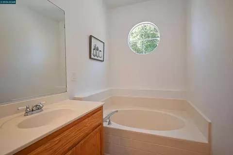 Bath - 104 Johnson Ln, Martinez, CA 94553 photo 11 of 11