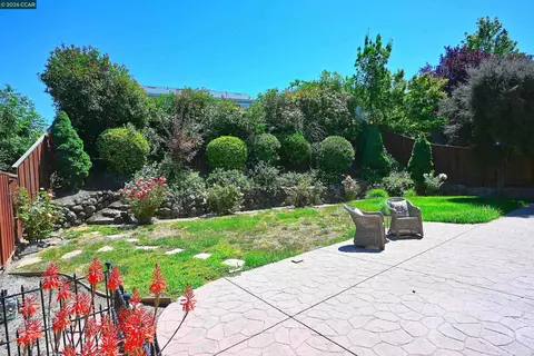 Exterior - 104 Johnson Ln, Martinez, CA 94553 photo 5 of 19