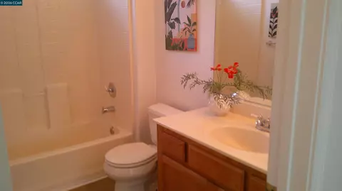 Bath - 104 Johnson Ln, Martinez, CA 94553 photo 9 of 11