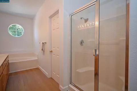 Bath - 104 Johnson Ln, Martinez, CA 94553 photo 3 of 11