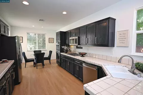 Kitchen - 104 Johnson Ln, Martinez, CA 94553 photo 10 of 10