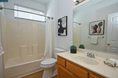 Bath - 104 Johnson Ln, Martinez, CA 94553 photo 4 of 11
