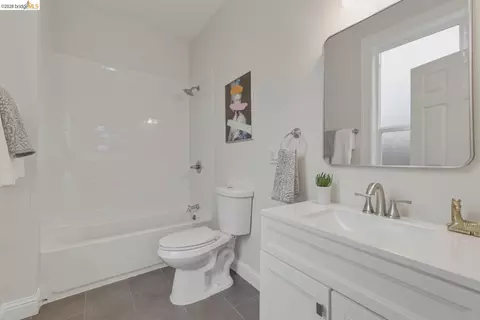 Bath - 1324 Burnett St, Berkeley, CA 94702 photo 1 of 4