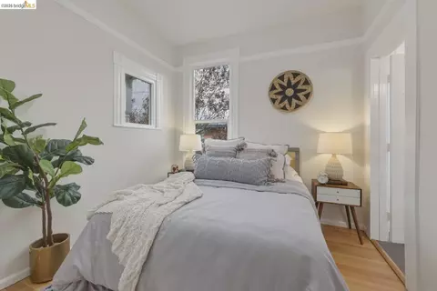 Bedroom - 1324 Burnett St, Berkeley, CA 94702 photo 1 of 6