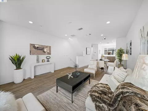 2309 Myrtle St, Oakland, CA 94607