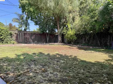 Exterior - 312 Walker Dr, Mountain View, CA 94043 photo 7 of 20