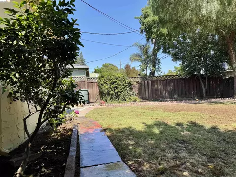 Exterior - 312 Walker Dr, Mountain View, CA 94043 photo 9 of 20