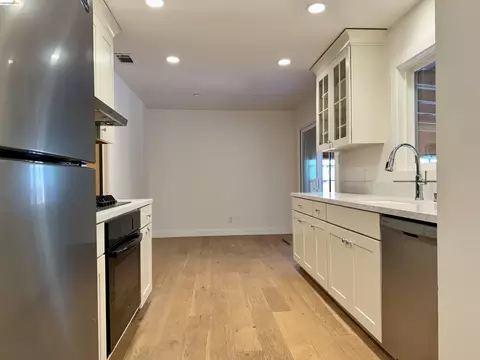 Kitchen - 312 Walker Dr, Mountain View, CA 94043 photo 3 of 5