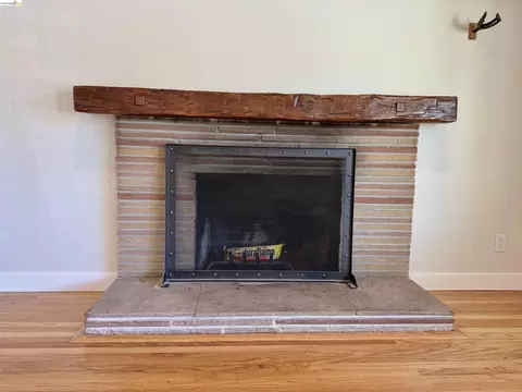 Living - 312 Walker Dr, Mountain View, CA 94043 photo 5 of 5