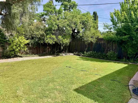 Exterior - 312 Walker Dr, Mountain View, CA 94043 photo 8 of 20