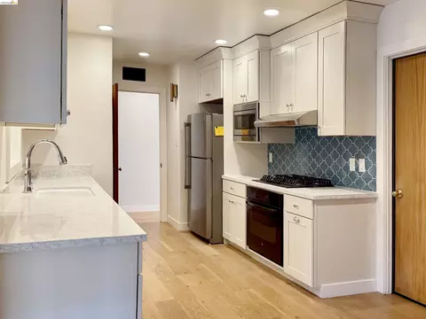 Kitchen - 312 Walker Dr, Mountain View, CA 94043 photo 4 of 5