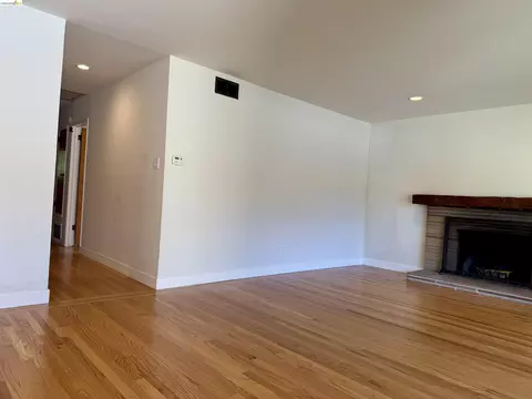 Living - 312 Walker Dr, Mountain View, CA 94043 photo 4 of 5