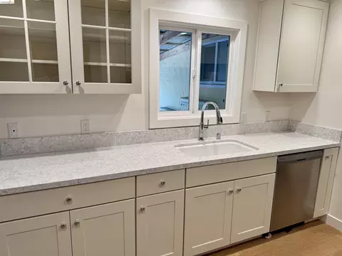 Kitchen - 312 Walker Dr, Mountain View, CA 94043 photo 2 of 5