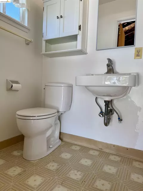 Bath - 312 Walker Dr, Mountain View, CA 94043 photo 1 of 3