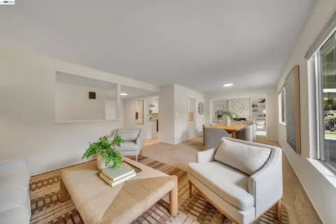 Living - 1600 Copenhagen Way, Carmichael, CA 95608 photo 3 of 8