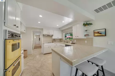 Kitchen - 1600 Copenhagen Way, Carmichael, CA 95608 photo 2 of 6